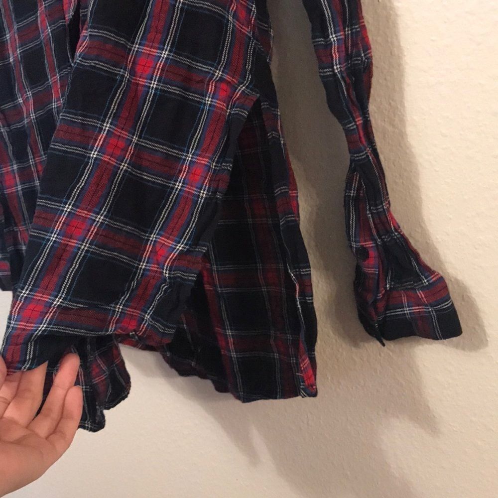 Side silt plaid button up‎ - Picture 2 of 5